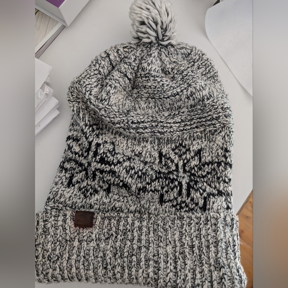 Authentic Roots Thick Knitted Toque - Picture 3 of 5